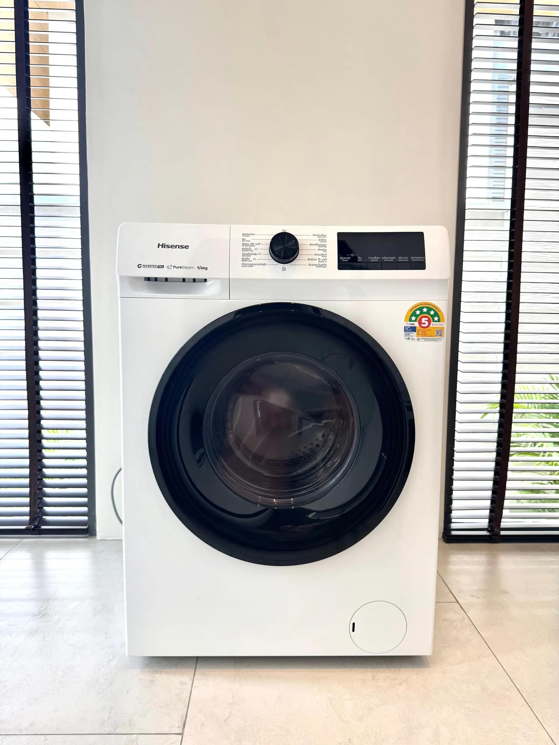 Villa I — 9/6 kg washer-dryer between two windows